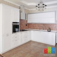 Белоснежная кухня с оригинальной фрезеровкой.jpg